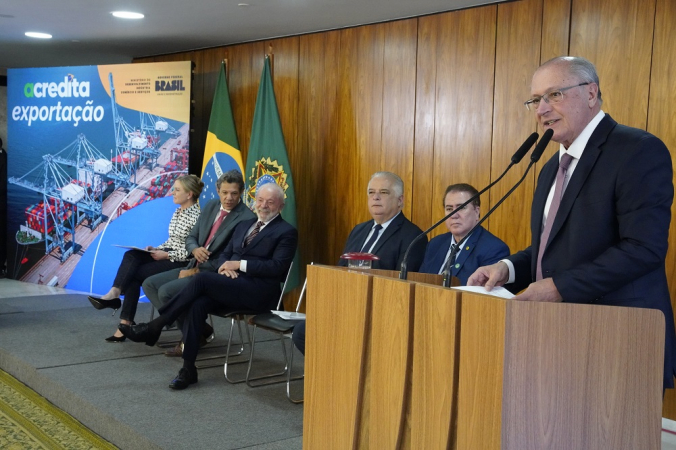 Alckmin afirma que Brasil mantém diálogo reservado com os Estados Unidos