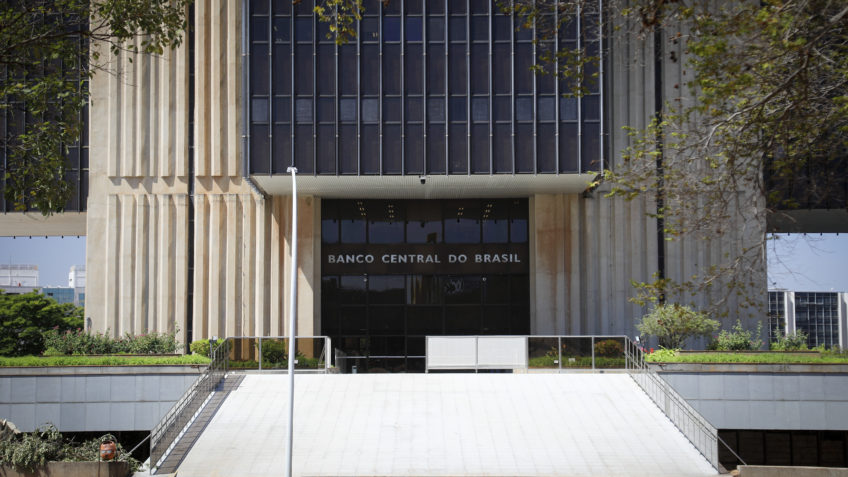 Déficit do setor público atinge R$ 66,6 bilhões e dívida chega a 77,6% do PIB em julho, revela Banco Central