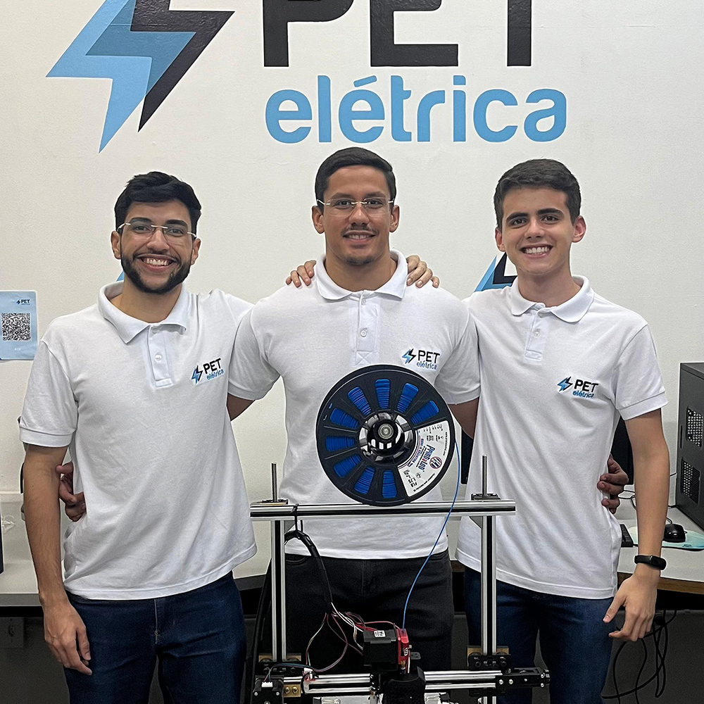 Estudantes do Nordeste criam impressora 3D inovadora em projeto de engenharia elétrica