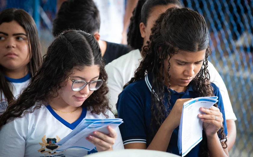 Estudantes do Nordeste são reconhecidas pelo MEC por excelência em redação no Enem