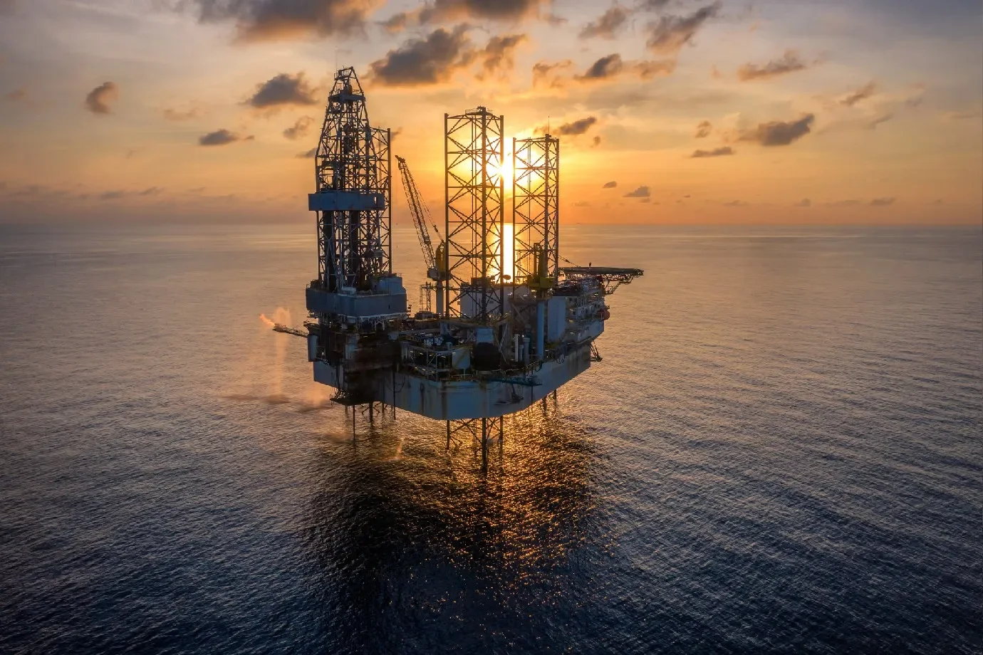 Previsão de superávit de petróleo em 2026 supera níveis da pandemia