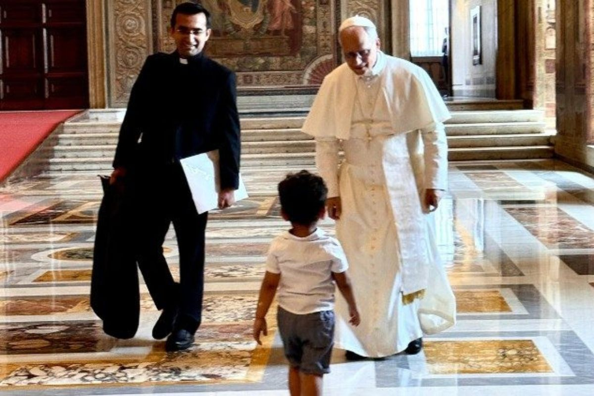 Bebê nordestino é selecionada para encontro com o Papa Leão XIV no Vaticano