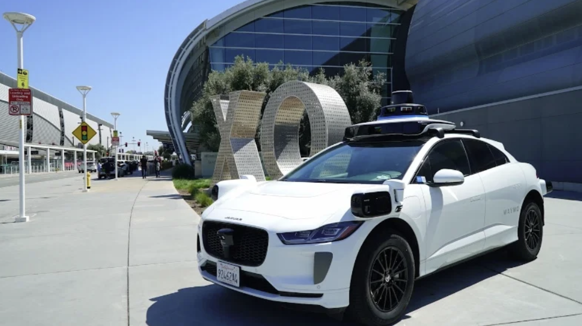 Início da operação de robotáxis autônomos está previsto para 2026