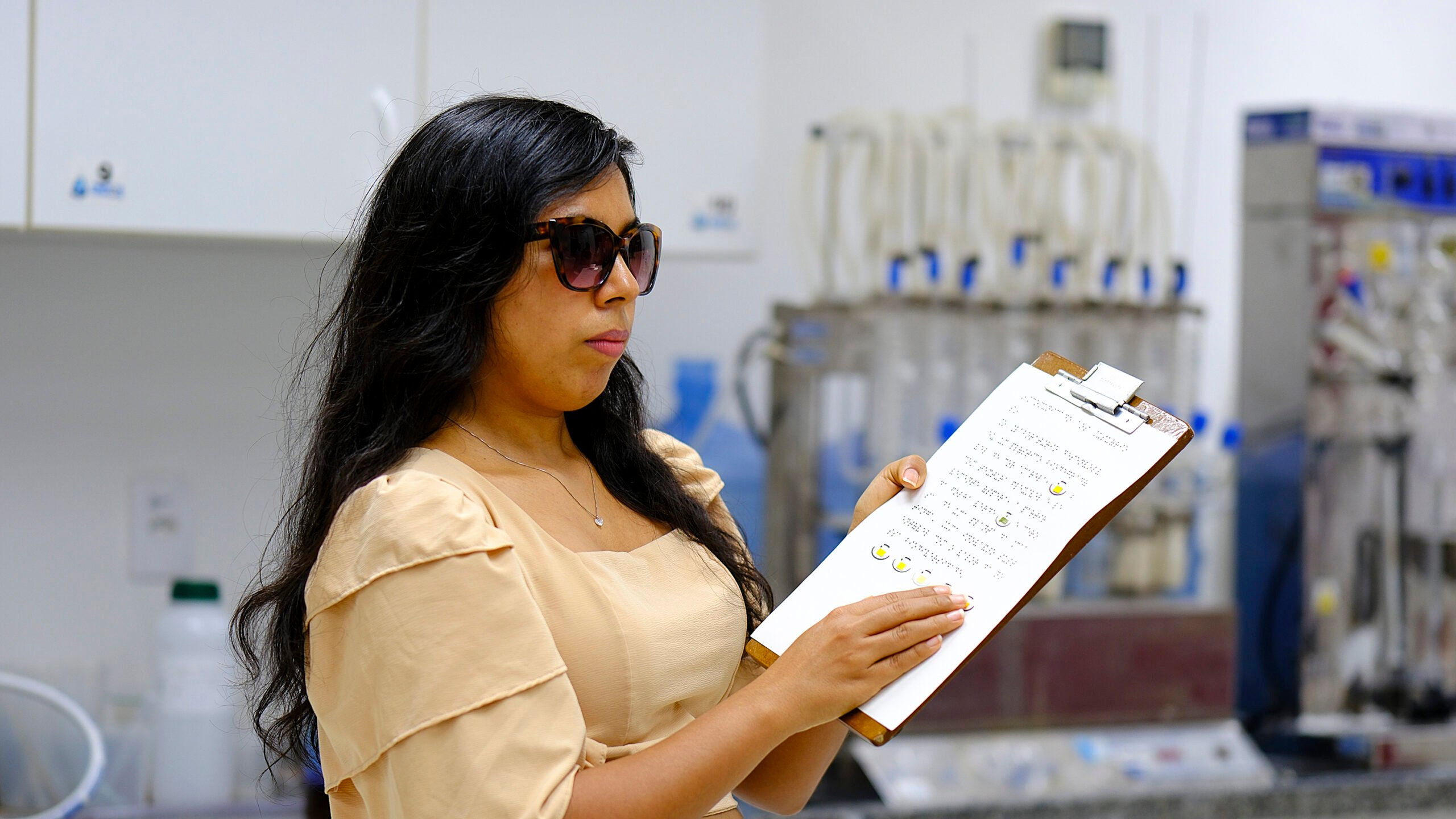 Sistema tátil de Universidade no Nordeste facilita identificação de cores e texturas para pessoas com deficiência visual