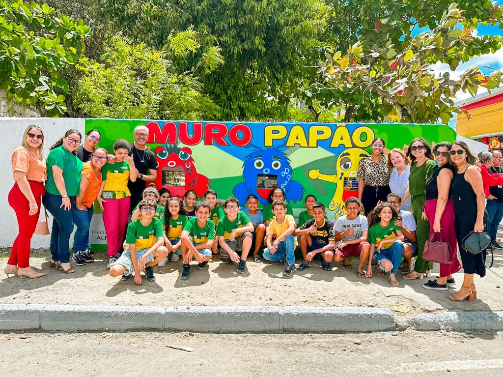 Escola no NE implementa muro educativo para promover descarte correto de lixo e coleta seletiva