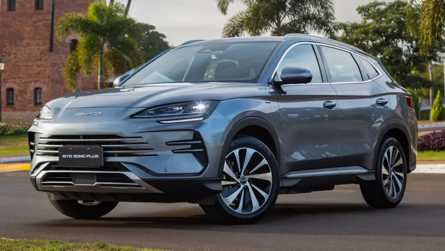 BYD alcança 150 mil emplacamentos no Brasil em três anos e se destaca nas vendas de veículos elétricos