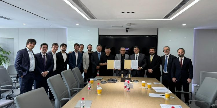 Estado do Nordeste firma parceria para instalação de fábrica de fibra óptica da China