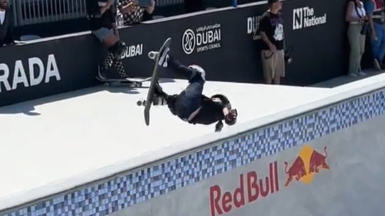 Brasileiro inova ao criar liga mundial de skate com manobras ousadas