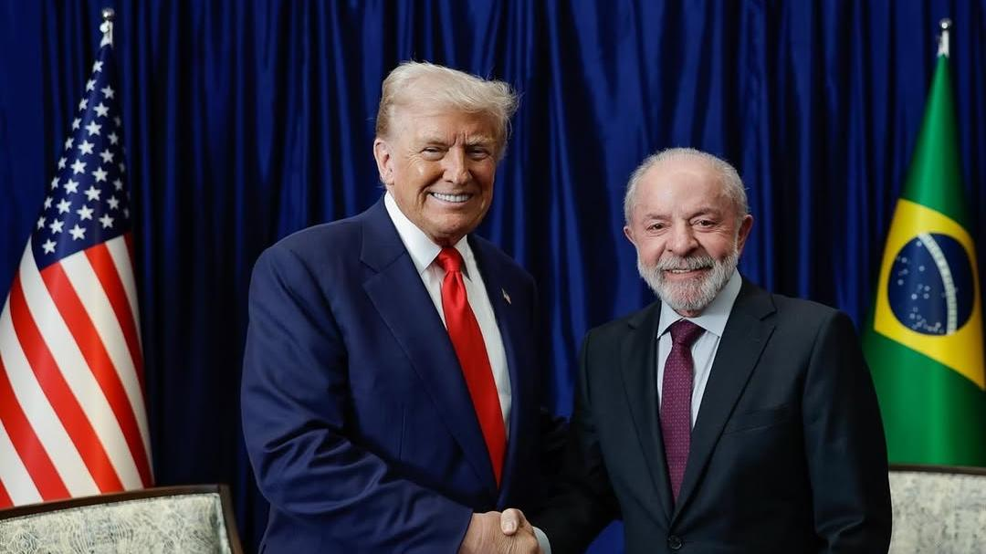 Lula e Trump iniciam diálogo em meio a tensões políticas e crise tarifária