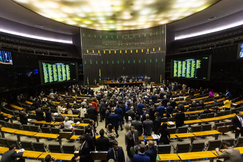 Congresso aprova autorização para governo focar no piso da meta fiscal e evitar bloqueio de R$ 30 bilhões