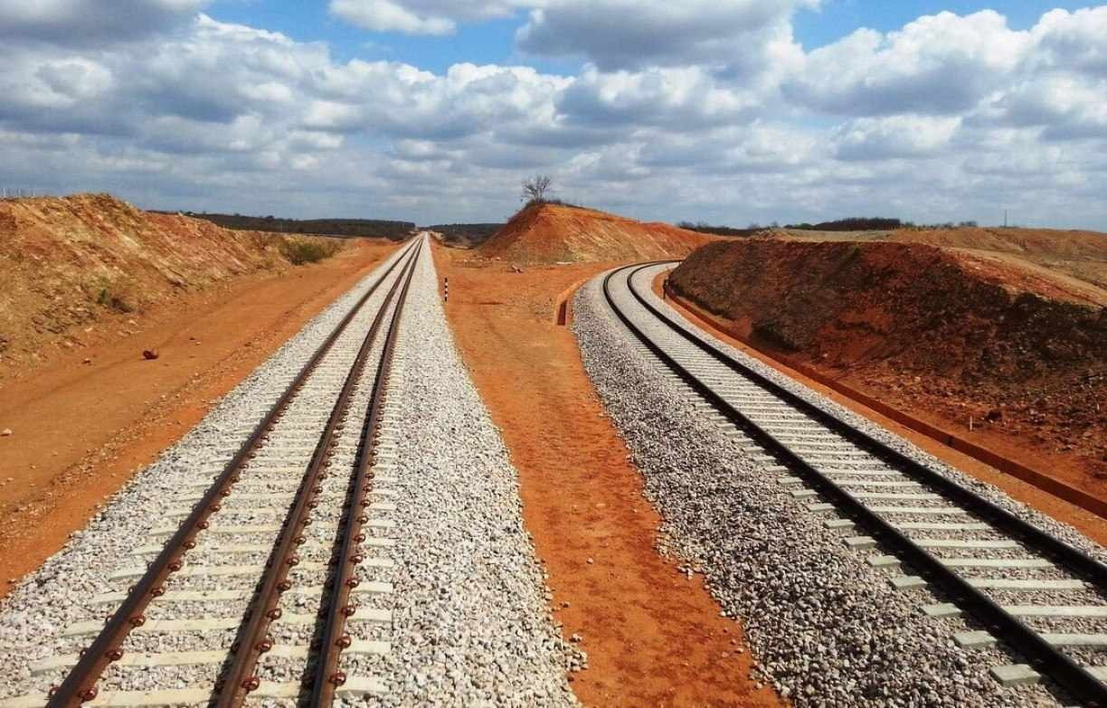 Licitação do governo federal marca a retomada das obras da Transnordestina em Pernambuco após três anos de interrupção