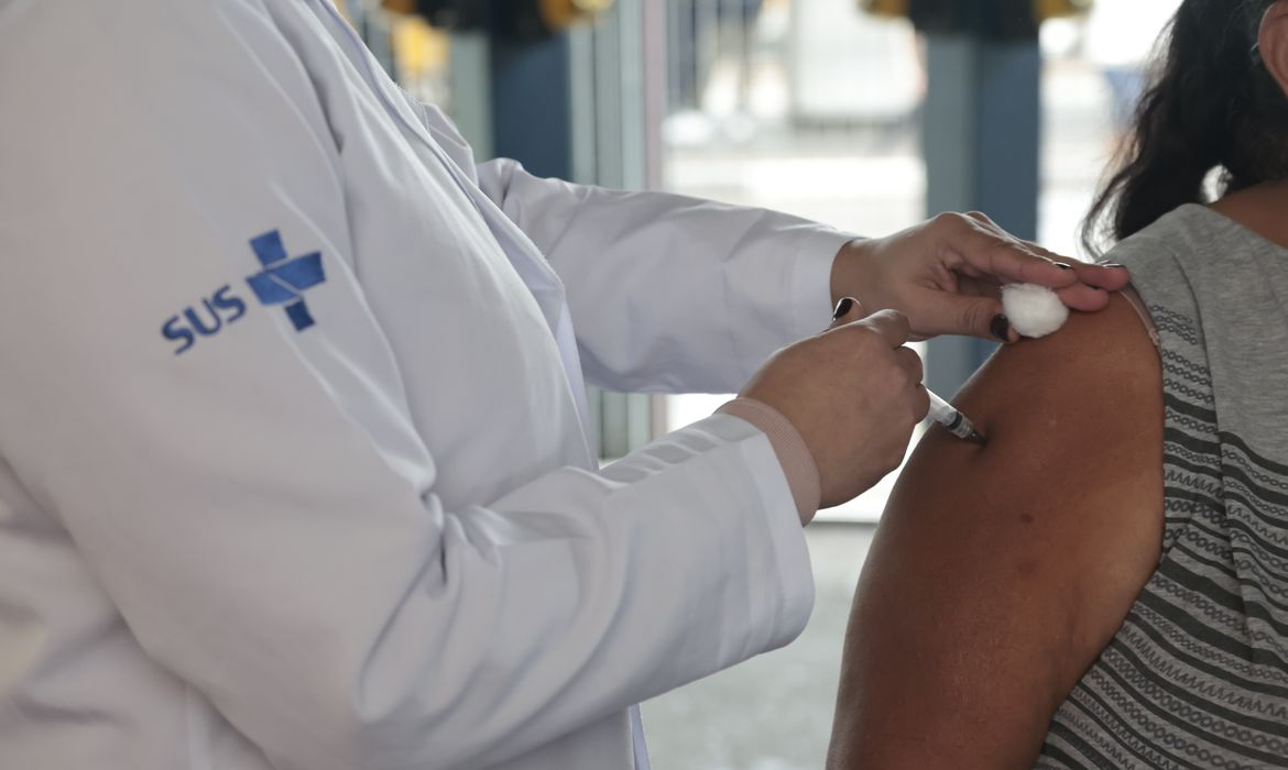 Impacto da vacinação em países vizinhos no Brasil, segundo a Opas