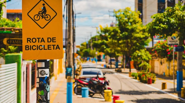Cidades do nordeste se destacam na mobilidade a pé devido à escassez de alternativas de transporte, aponta IBGE