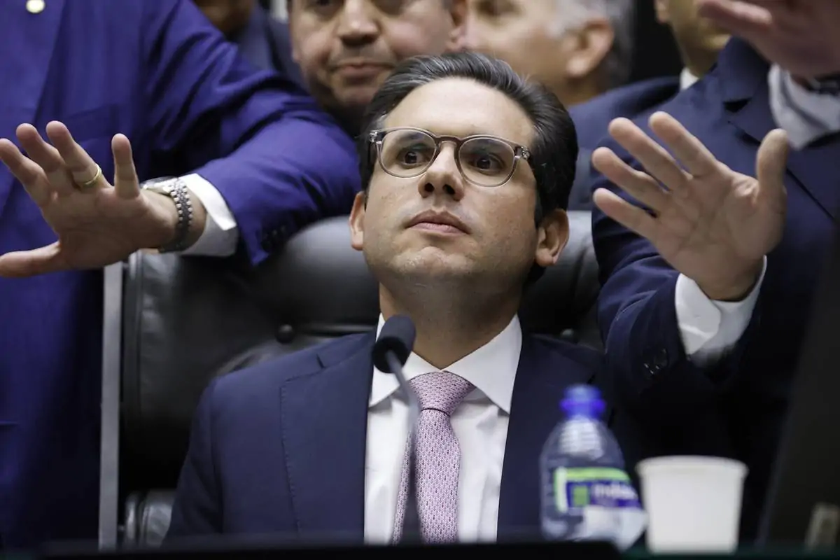 Câmara dos Deputados deve votar urgentemente projeto que proíbe taxa sobre bagagem de mão