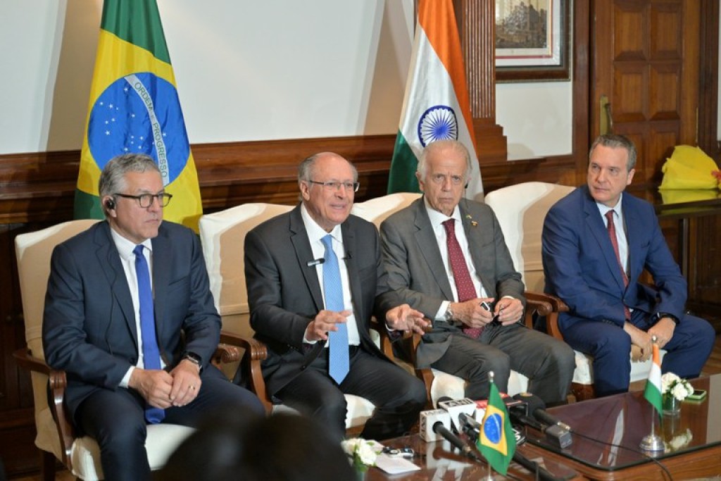 Brasil e Índia firmam parceria para impulsionar a produção de vacinas