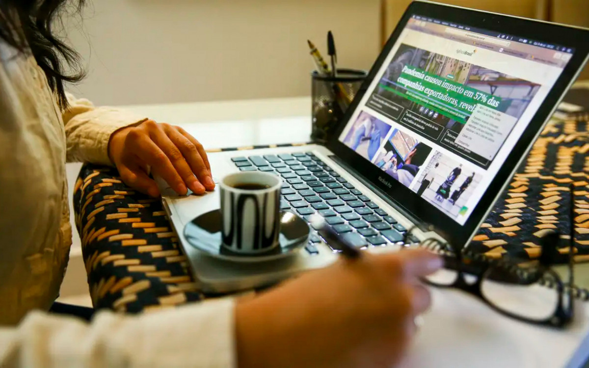 Queda na proporção de trabalhadores em home office: IBGE aponta 7,9%