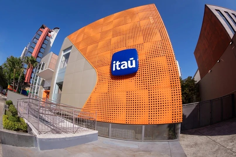 Itaú projeta saída de até US$ 35 bilhões do Brasil devido à tributação de dividendos