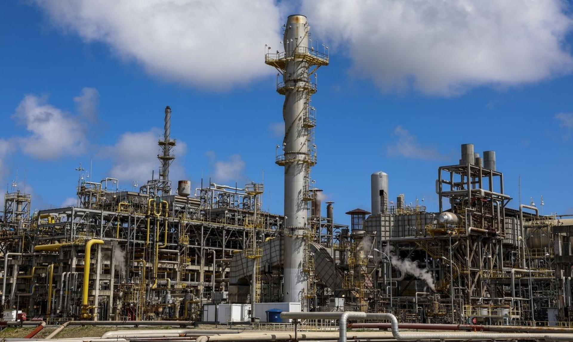 Petrobras e Braskem firmam novos contratos que somam quase R$ 100 bilhões