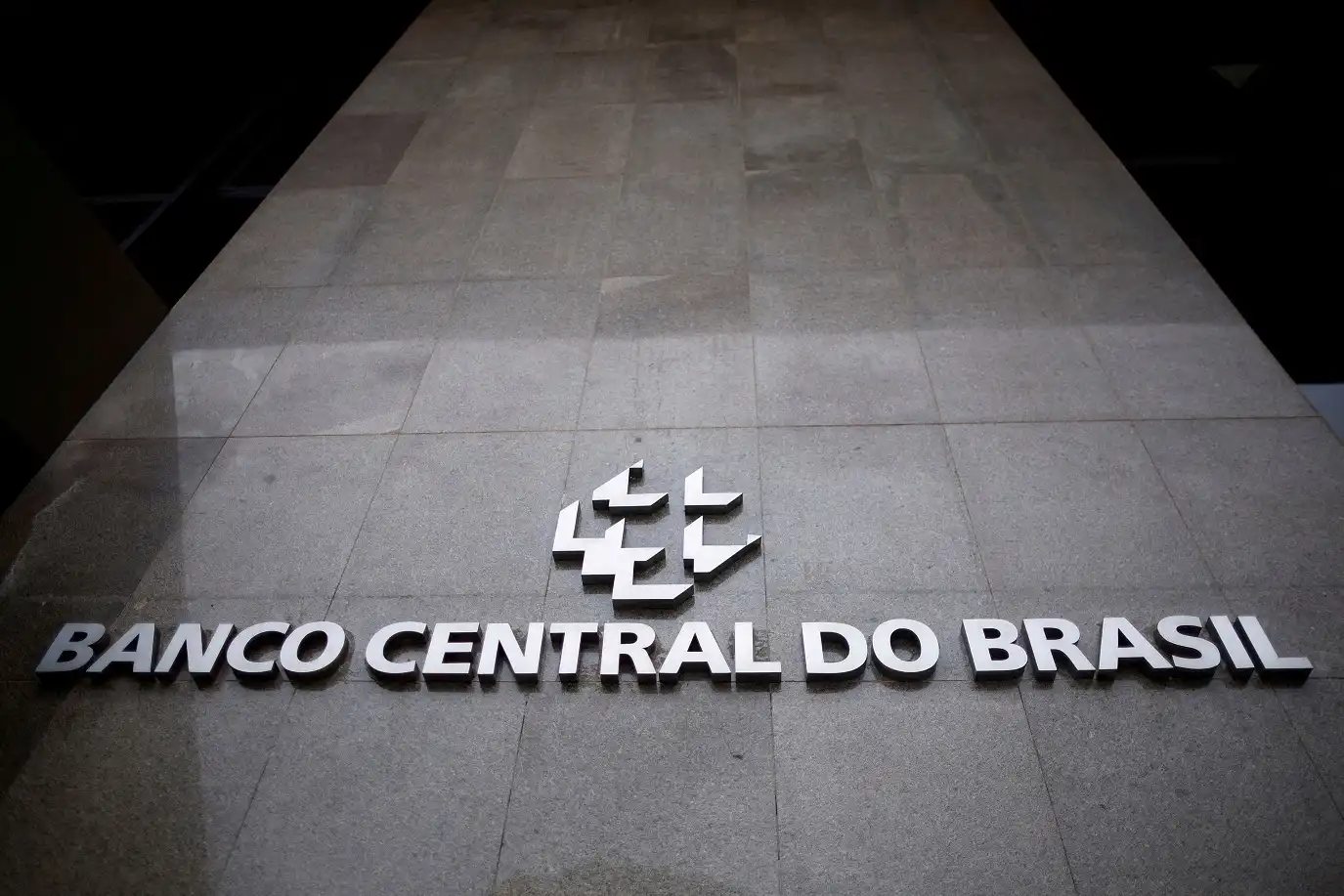Pesquisa do Banco Central revela que 49,2% das empresas têm percepção negativa da economia