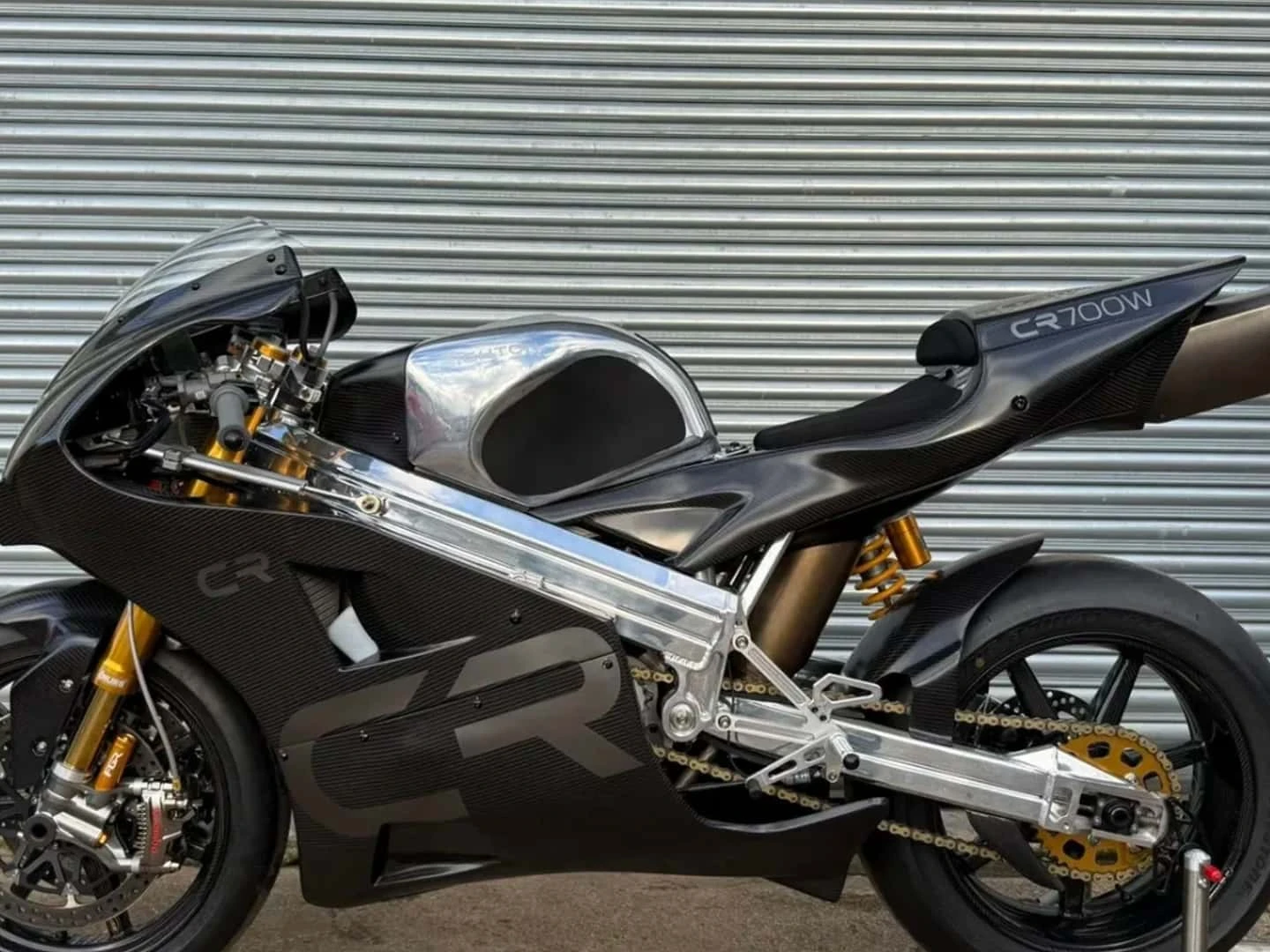 Moto rara com motor rotativo e 220 cv atinge valor superior a R$ 1 milhão no mercado global