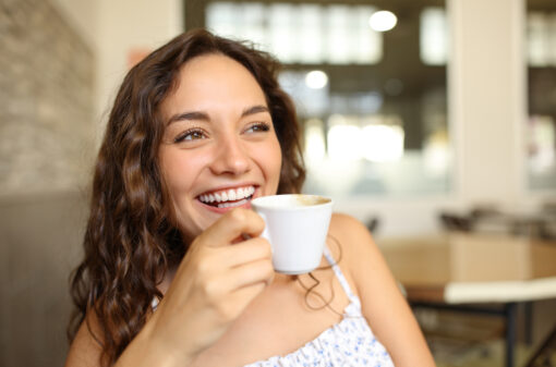 Benefícios do consumo moderado de café diário para a saúde, segundo estudos