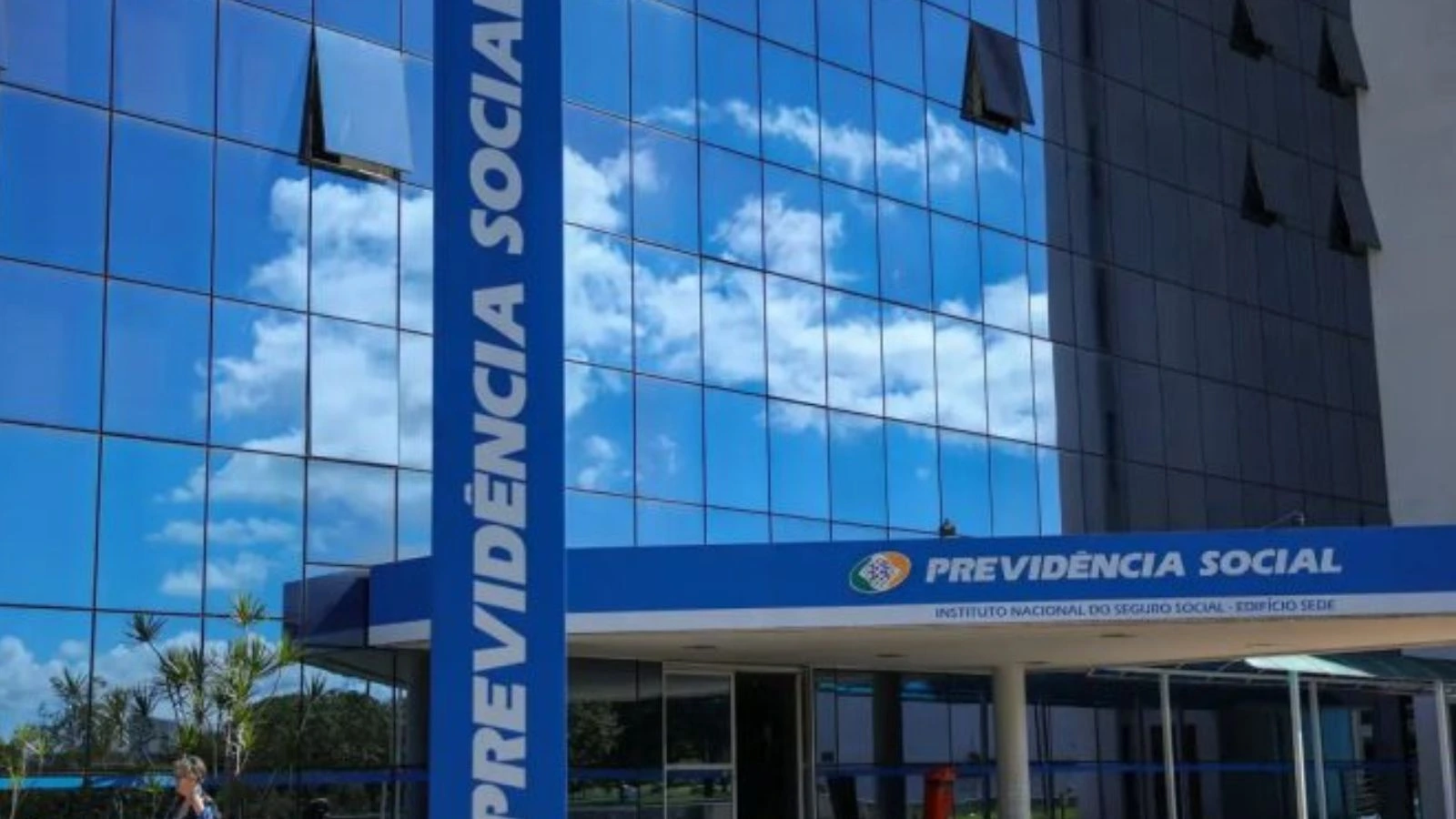 Governo reembolsa R$ 2,8 bilhões a aposentados e pensionistas por cobranças indevidas do INSS