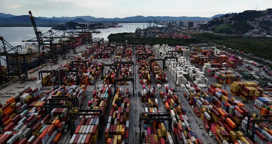Porto de Santos registra recorde histórico na movimentação de cargas em 2025