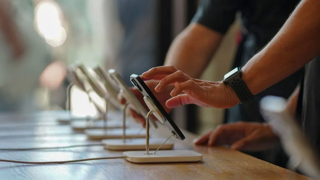 iPhone 18 promete telas ampliadas e tecnologia Face ID sob o display