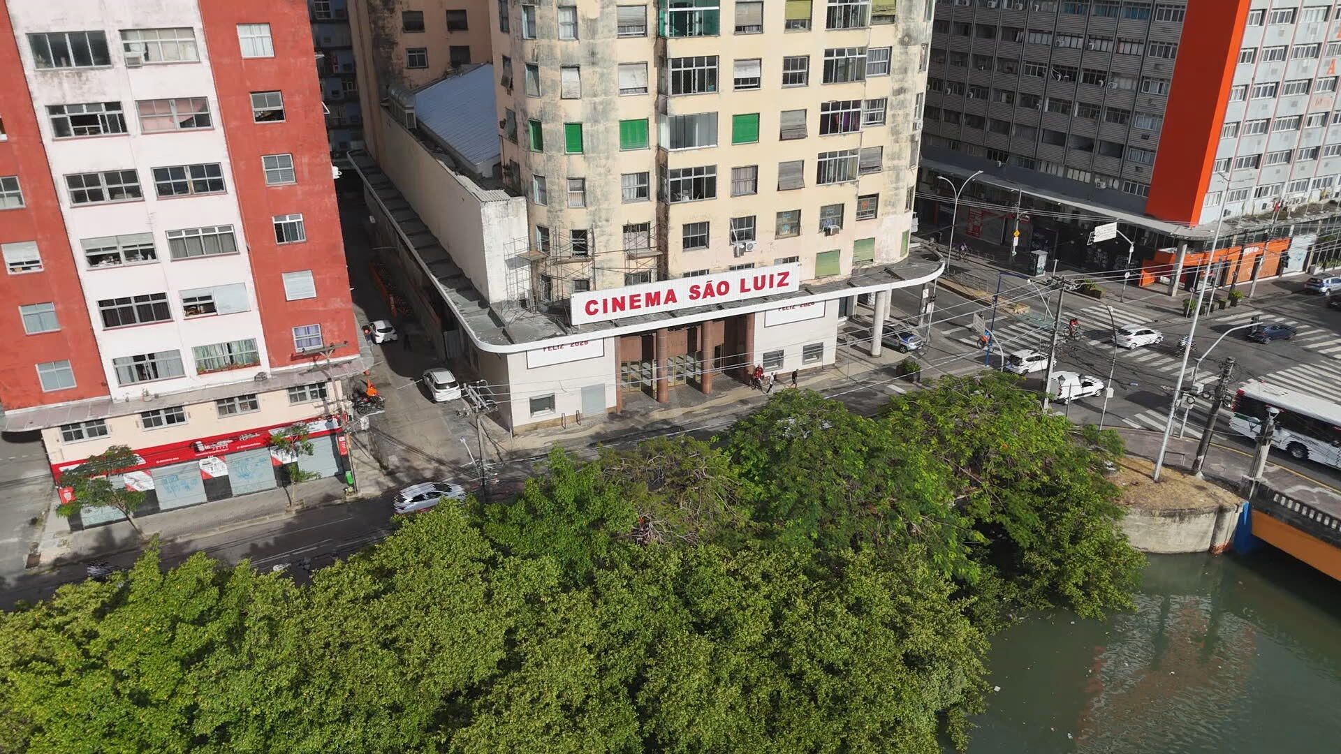 Curiosidades sobre O agente secreto: filme com 200 figurantes e 169 veículos antigos