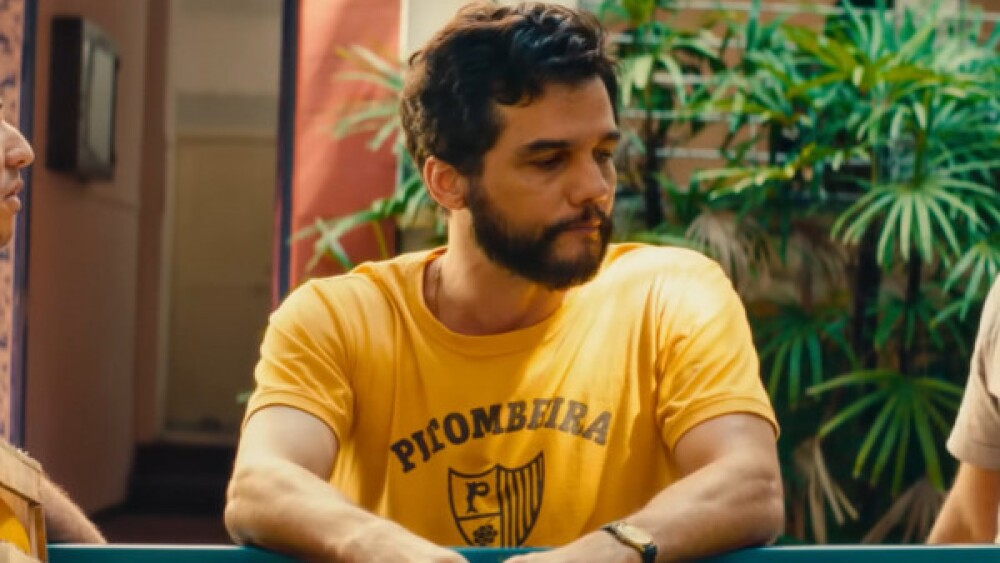 Camiseta de carnaval de Wagner Moura em ‘O Agente Secreto’ gera fila de pedidos em todo o Brasil