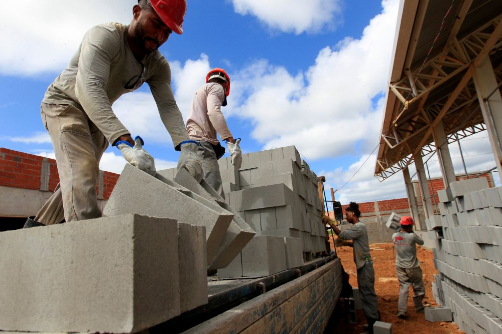 A escassez de mão de obra eleva os custos na construção civil