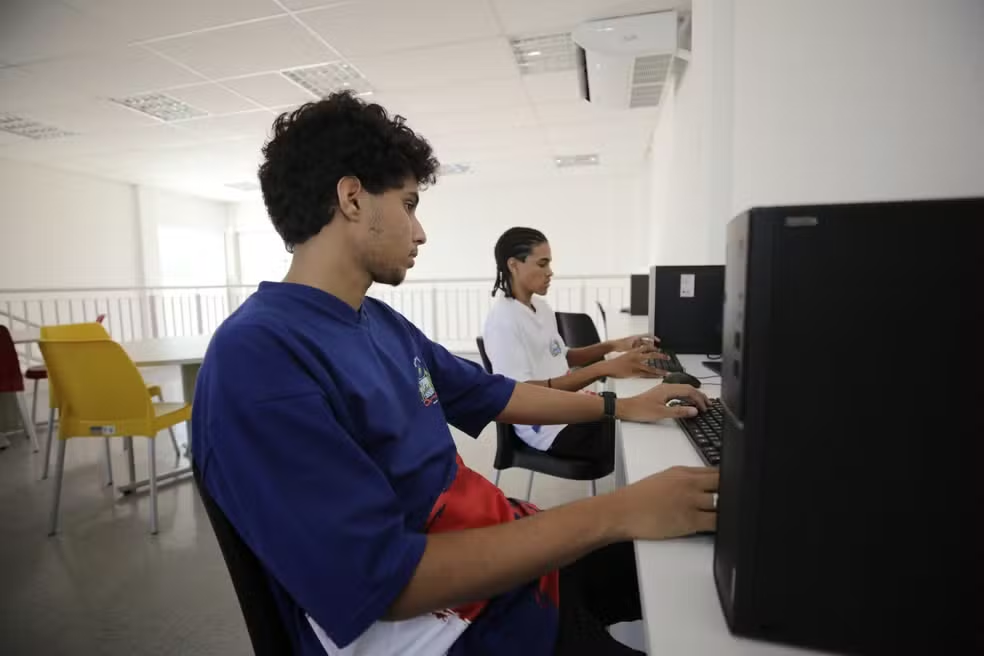 Bahia estabelece diretrizes para uso de inteligência artificial nas escolas estaduais