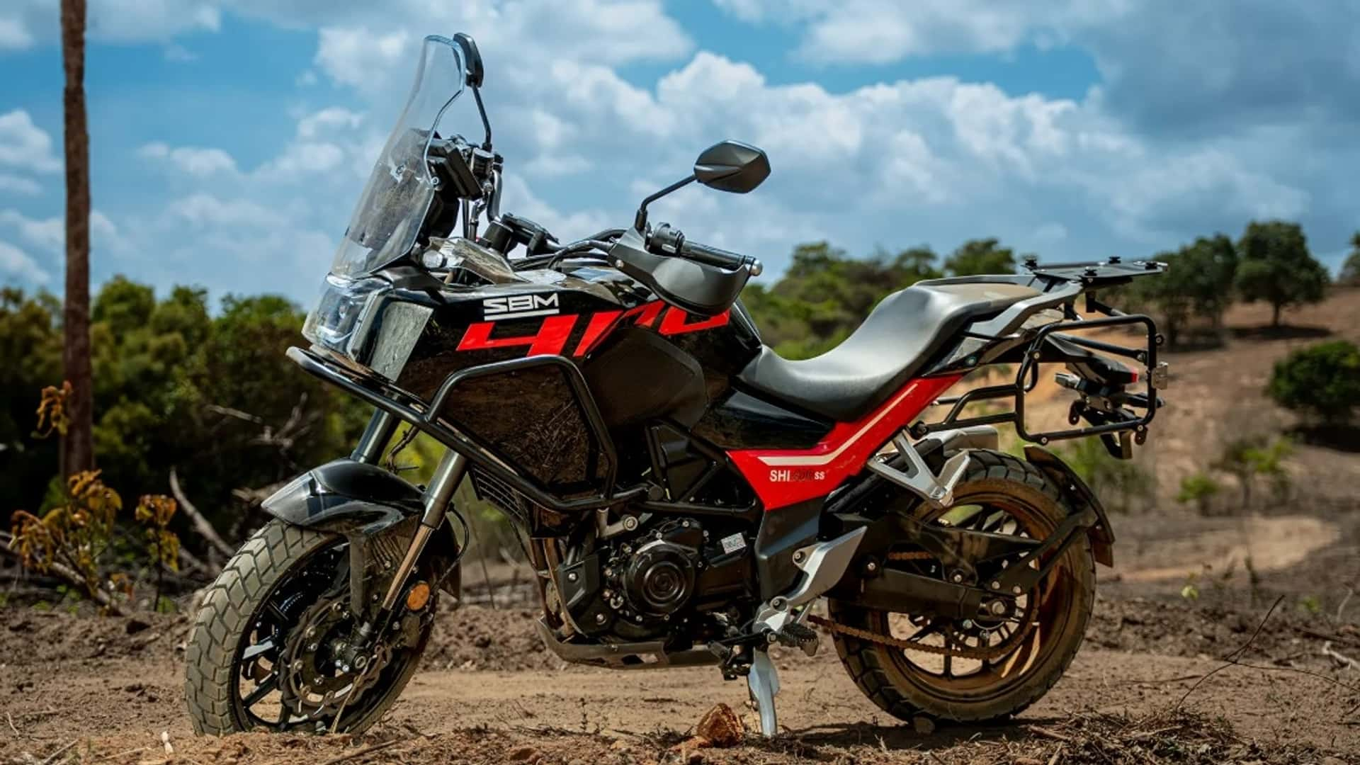 Lançamento da SBM 400SS no Brasil amplia opções no segmento de trails médias