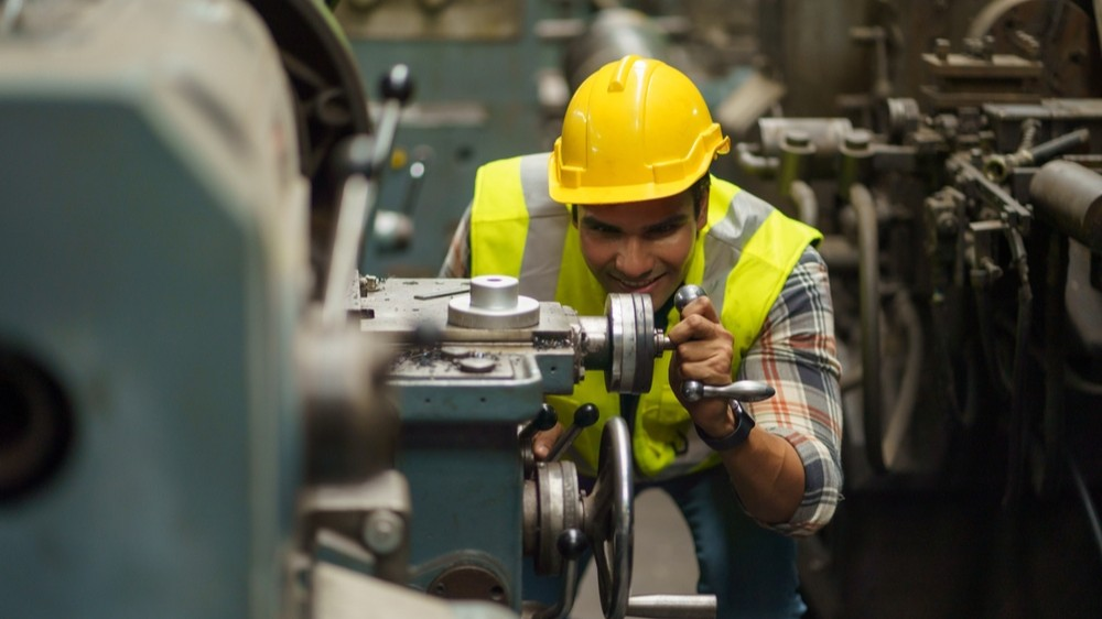 Indústria apresenta faturamento estável em 2025, segundo dados da CNI