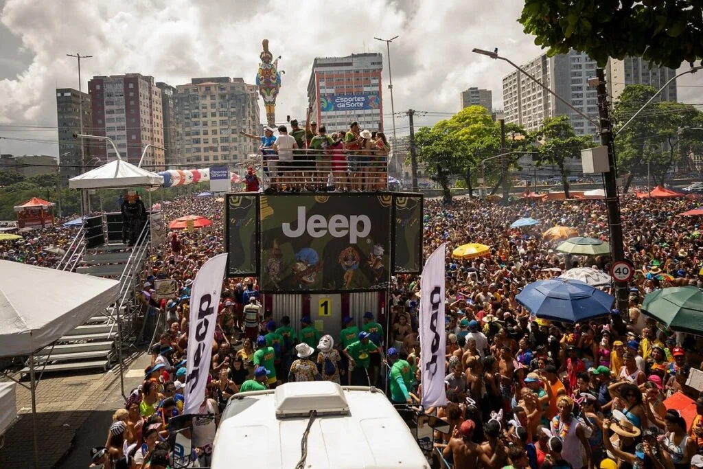 Stellantis fortalece presença no Nordeste ao patrocinar Galo da Madrugada