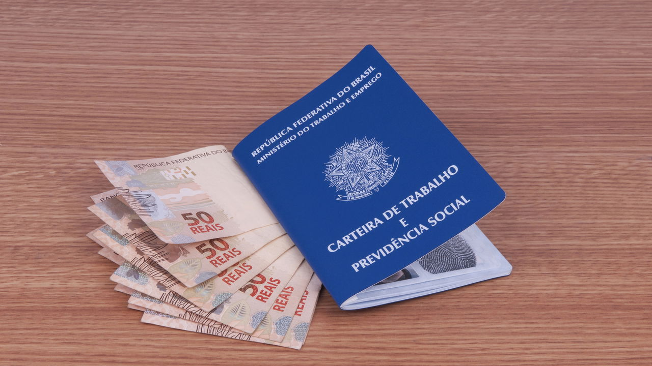 Novo salário mínimo de R$ 1.621 é implementado a partir desta segunda-feira