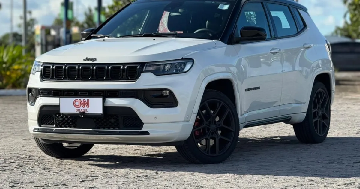 Jeep Compass Blackhawk 2026 apresenta motor Hurricane Flex com 272 cv
