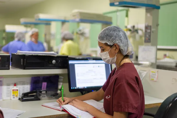 Reajuste salarial para servidores da saúde: descubra os valores por grupo