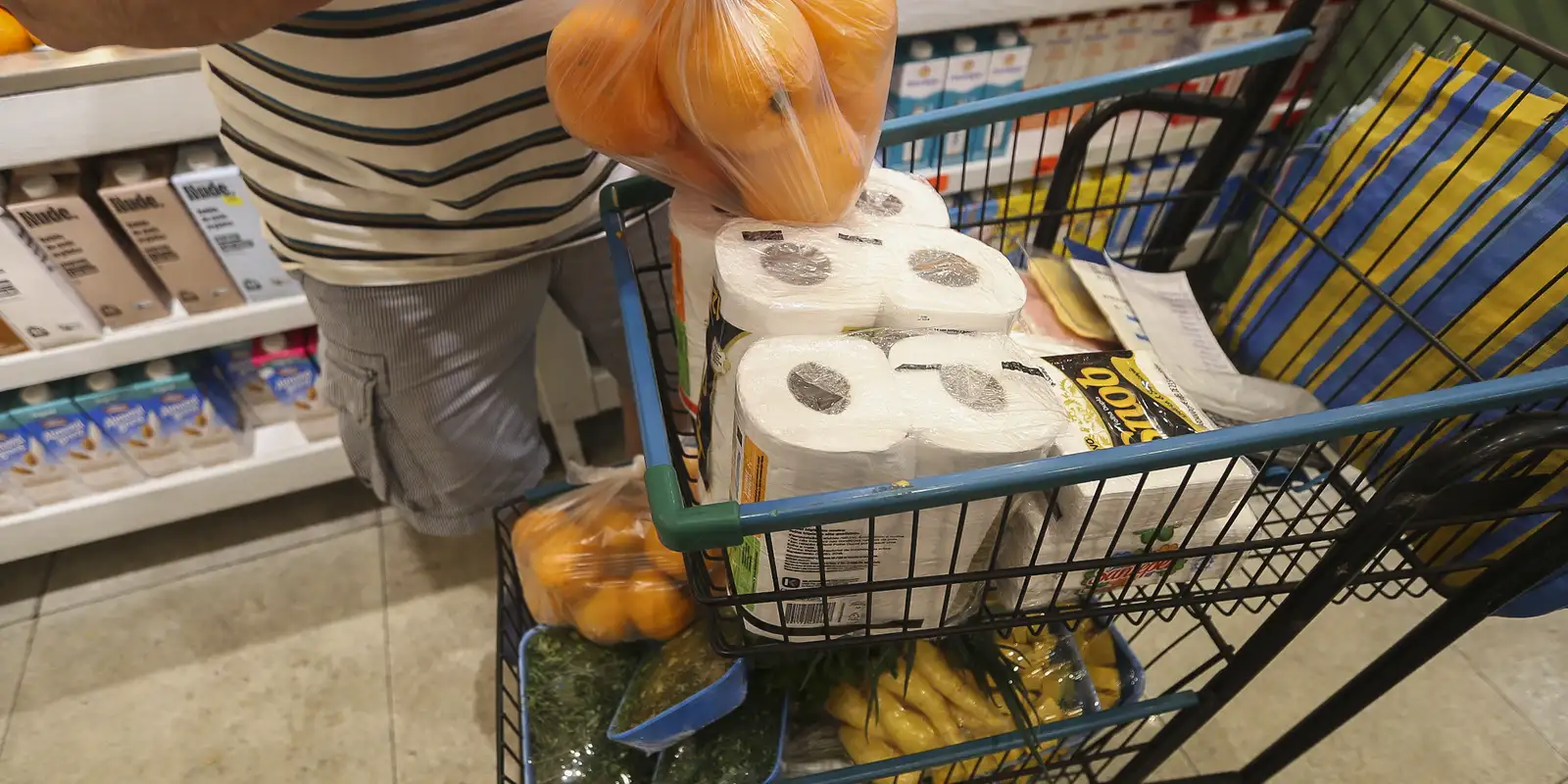 Inflação prévia recua para 0,44% em março, enquanto preços de alimentos continuam em alta