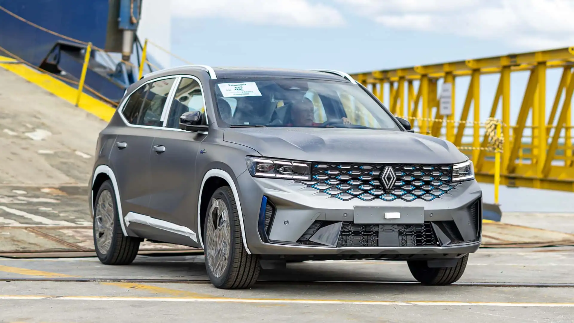 Renault Koleos será lançado no Brasil com pré-venda em abril e foco em tecnologia híbrida
