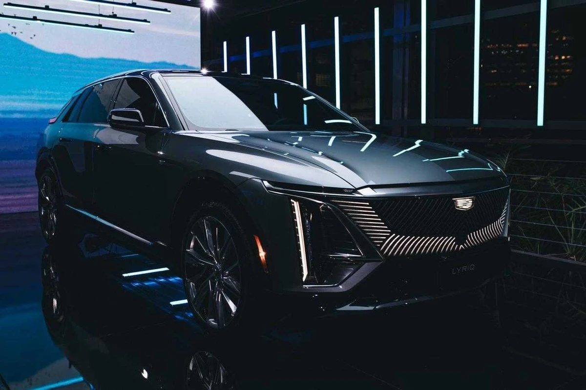 Cadillac volta ao Brasil com lançamento de SUVs elétricos de luxo previsto para 2026