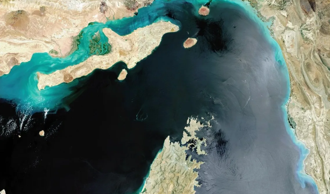 Catar prevê que preço do petróleo pode atingir US$ 150 com fechamento do Estreito de Ormuz