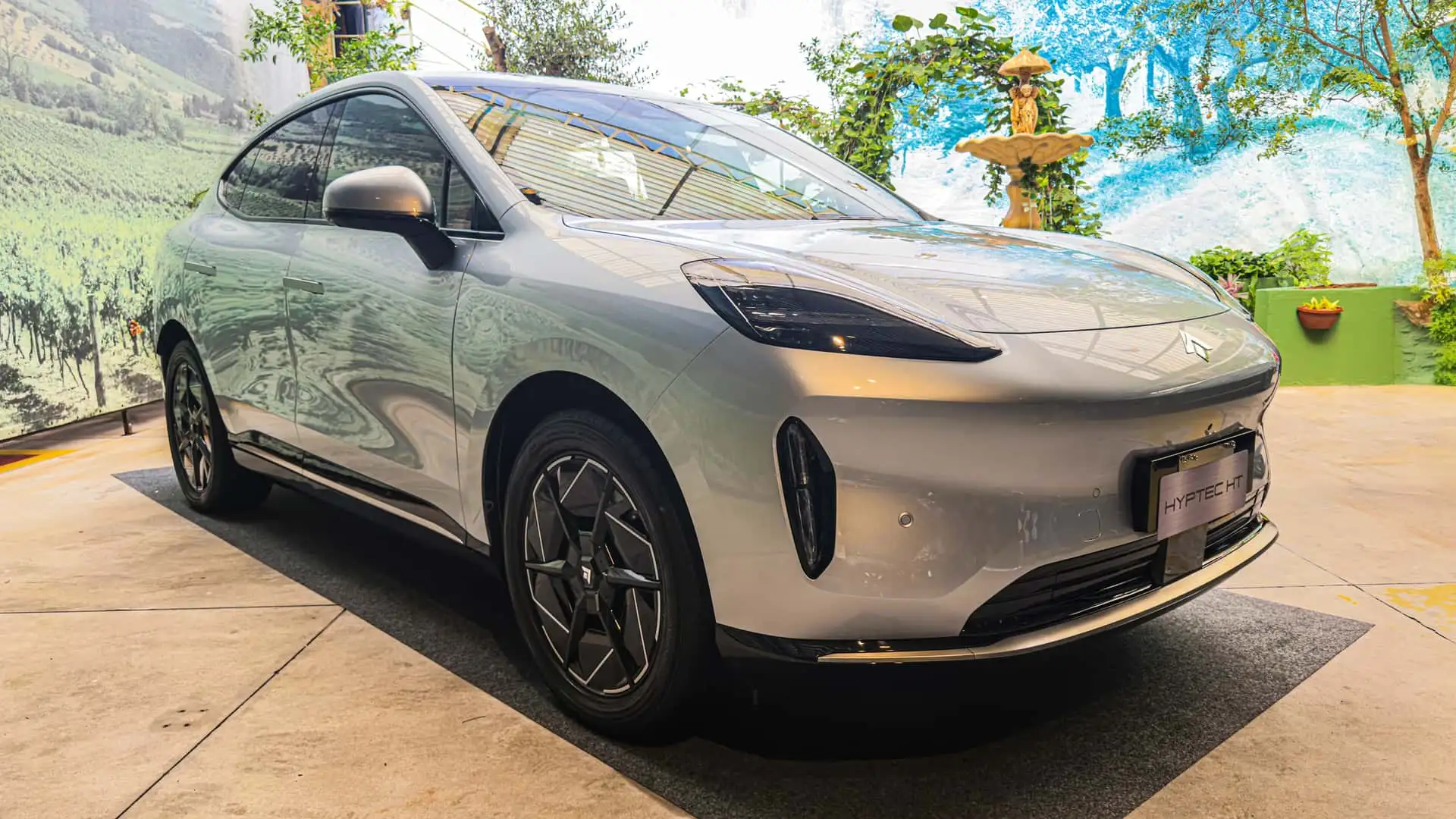 GAC apresenta Hyptec HT 2027 no Brasil com bateria inovadora e sistema de eficiência aprimorada