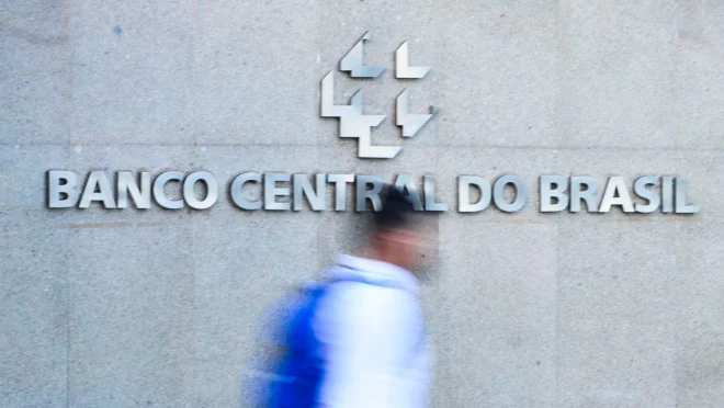 Banco Central determina liquidação de cooperativa de crédito devido a riscos financeiros