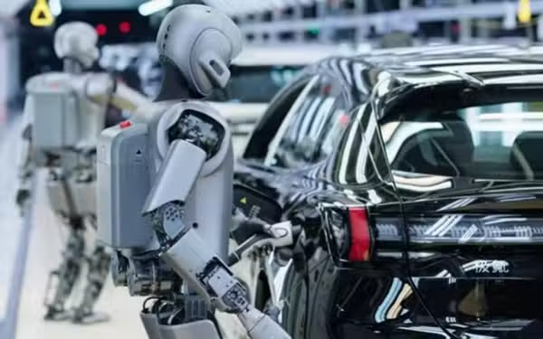 Robô humanoide se destaca no Salão de Pequim e evidencia evolução da automação na indústria automotiva