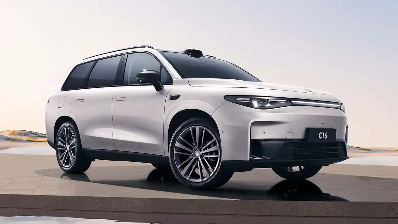 Leapmotor anuncia lançamento do C16 no Brasil em 2027 com foco em tecnologia flex para híbridos