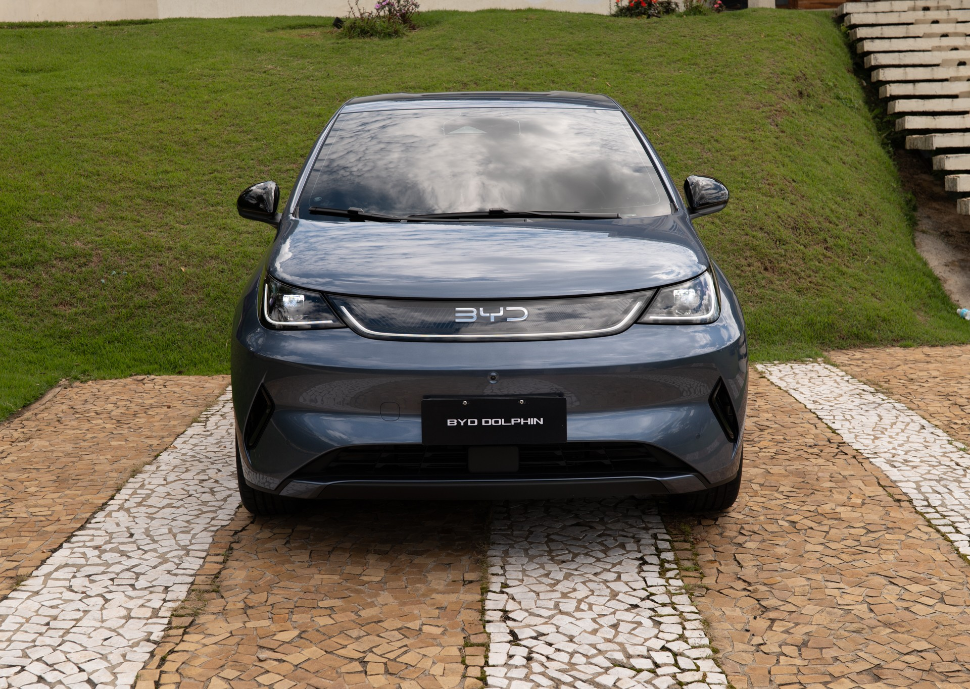 BYD apresenta nova linha 2027 do Dolphin e Yuan Plus com avanços em tecnologia e desempenho