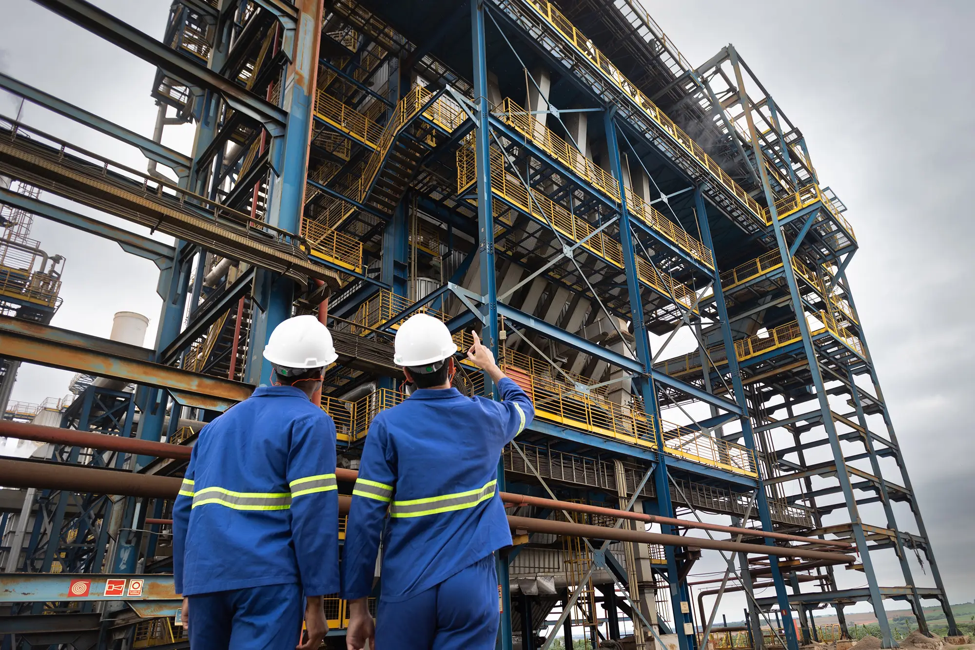 Expectativa de aumento de 16% na produção de etanol no Brasil para a safra 2026/2027 devido à valorização do petróleo