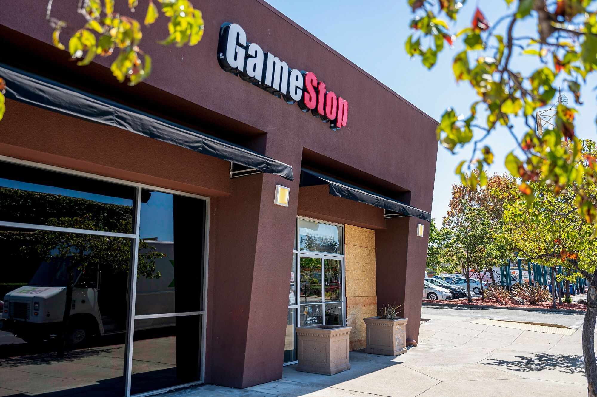 GameStop propõe aquisição da eBay por US$ 56 bilhões, mas proposta gera descontentamento