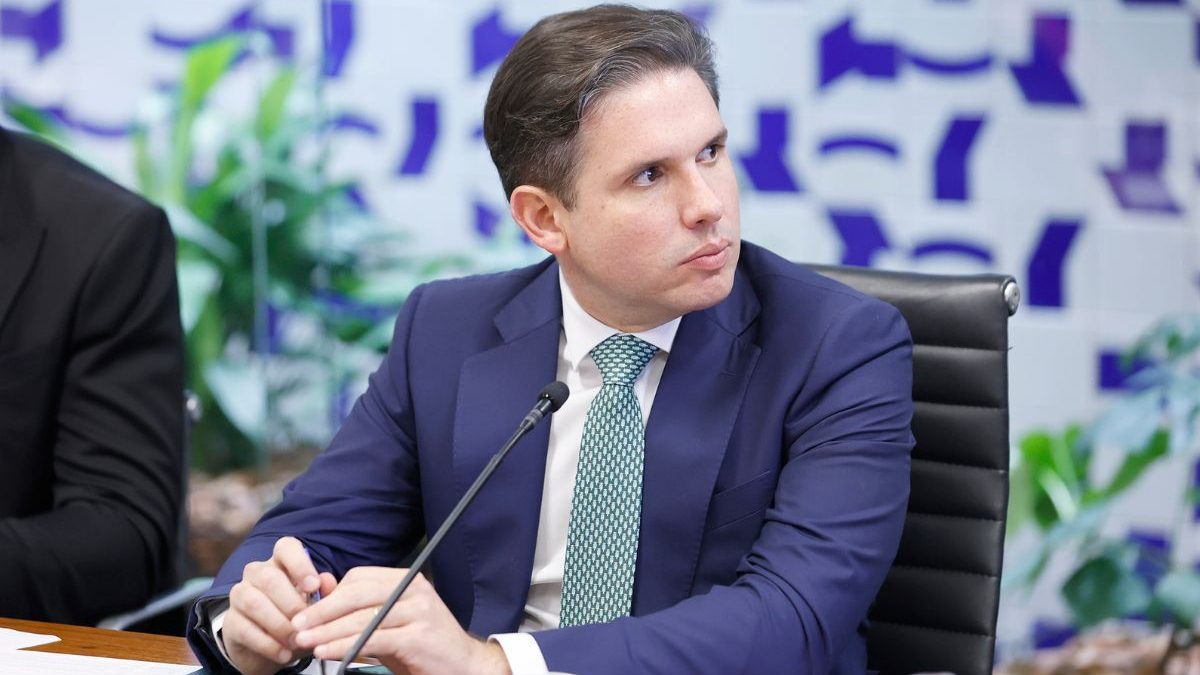 PEC da jornada de trabalho propõe fim do 6×1 em 60 dias e 40 horas semanais em 12 meses